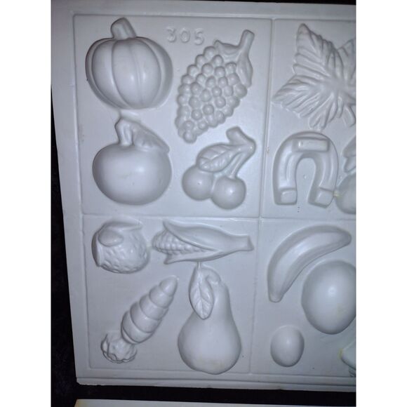 Vintage Lot Wilton White Plastic Sugar Candy Molds Decorations Holiday Uncut - Picture 4 of 9